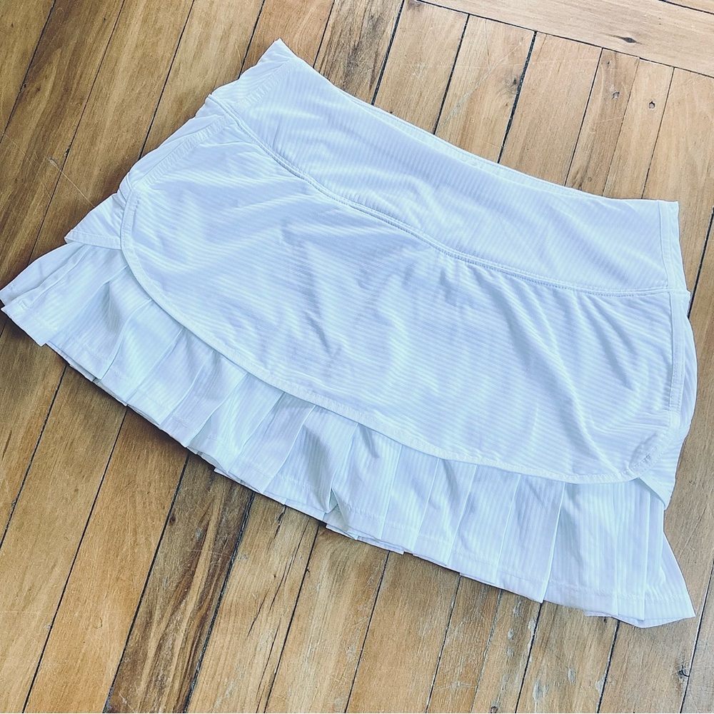 Athleta White Ruffled Tennis Skirt/Skort | Small